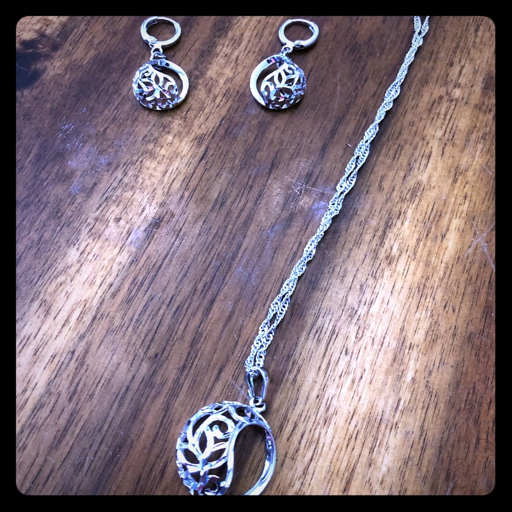 Necklace and earrings set